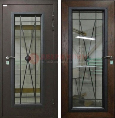 Коричневая железная дверь со стеклом для частного дома ДС-8 в Гатчине