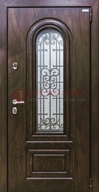 Темная филенчатая железная дверь со стеклом и ковкой ДСК-102 в Нижнем Новгороде