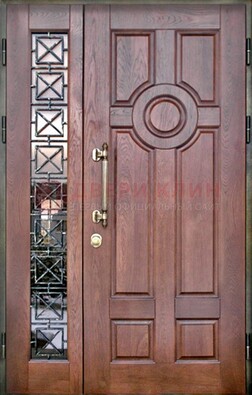 Распашная входная дверь со стеклом и ковкой ДСК-116 в Омске