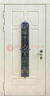 Светлая стальная дверь со стеклом и ковкой ДСК-118 в Гатчине