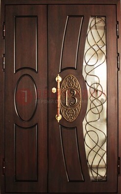 Полуторная стальная дверь со стеклом и золотой ковкой ДСК-14 в Гатчине