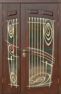 Коричневая железная дверь с большим стеклом и ковкой ДСК-203 в Гатчине
