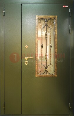 Стальная дверь со стеклом и ковкой ДСК-29 для квартиры в Пензе