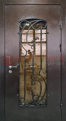 Металлическая дверь со стеклом и ковкой ДСК-95 для магазина в Оренбурге