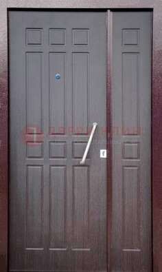 Коричневая тамбурная дверь ДТМ-30 в Гатчине