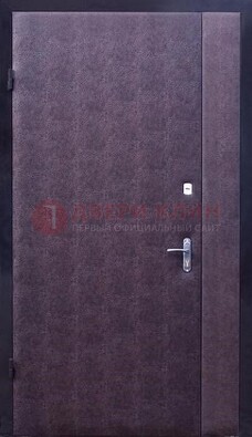 Бордовая металлическая тамбурная дверь ДТМ-3 в Гатчине