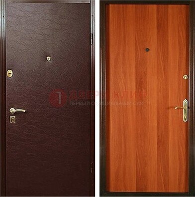 Коричневая металлическая дверь с винилискожей ДВ-20 в Гатчине