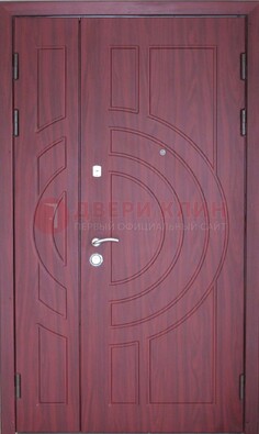 Красная железная дверь с виноритом ДВТ-3 в Гатчине