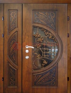Металлическая дверь с виноритом и резной панелью внутри ДВТ-70 в Гатчине