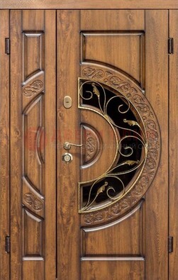 Стальная коричневая дверь с виноритом и филенчатыми панелями ДВТ-98 в Гатчине