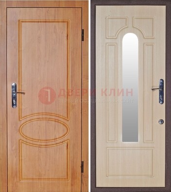 Светлая железная дверь с зеркалом ДЗ-24 в Гатчине
