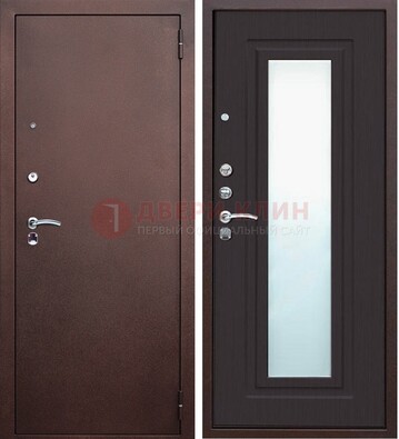 Коричневая металлическая дверь с зеркалом ДЗ-43 в Гатчине
