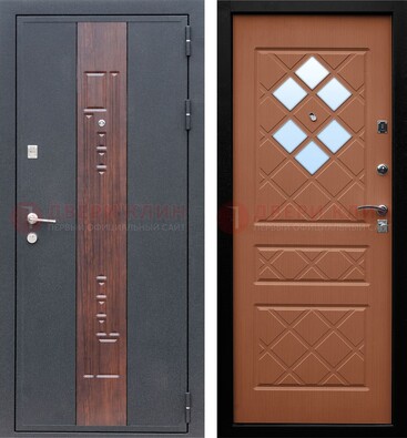 Серая входная дверь с зеркальными квадратиками внутри ДЗ-79 в Гатчине
