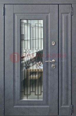 Серая стальная дверь Винорит со стеклом и ковкой ПЛ-29 в Гатчине