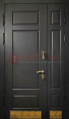 Черная полуторная железная дверь для частного дома ПЛ-2 в Гатчине