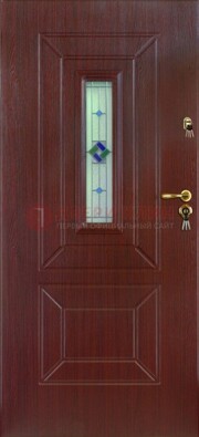 Бордовая железная дверь с витражом и отделкой массив ВЖ-3 в Гатчине